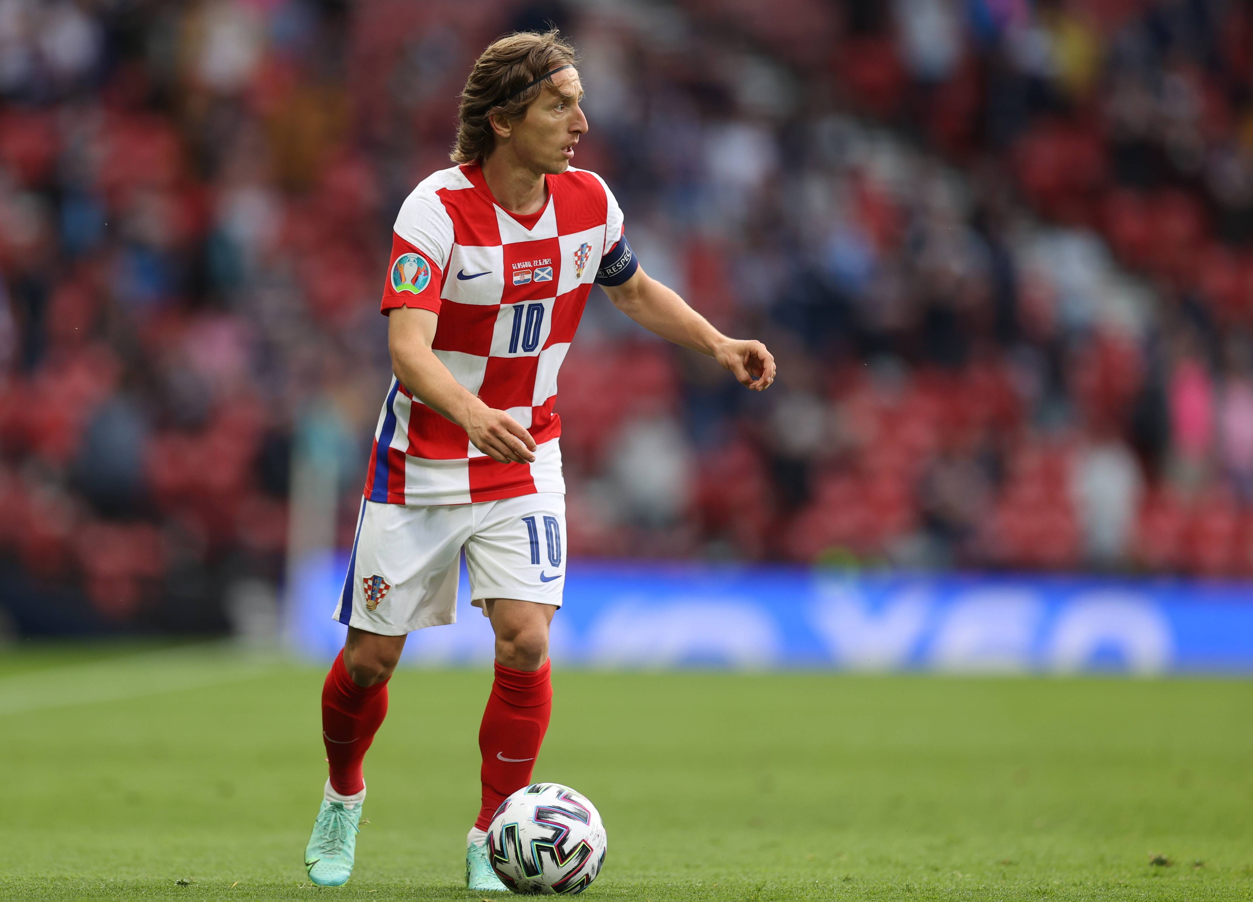 记者：辽宁铁人与俄超马哈奇卡拉有意签下哥伦比亚中场萨缅托