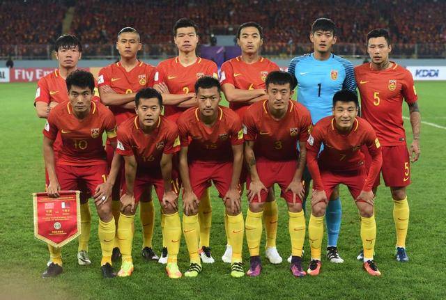 外媒预测匈牙利vs爱尔兰首发：索博领衔！凯尔克兹、泰勒在列（外媒预测匈牙利对阵爱尔兰首发：索博斯洛伊领衔，凯尔克兹与泰勒入选）