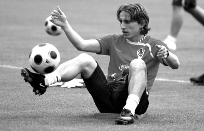 曼联高层对阿莫林分歧曝光，两人力挺两人质疑！12月战绩或定未来